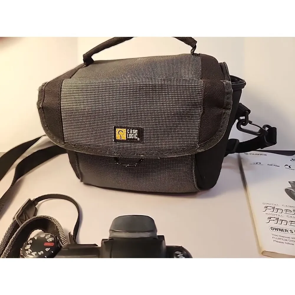 Fujifilm FinePix S5200 Digital Camera – 5.1MP 10x Optical Zoom Case/owners Man